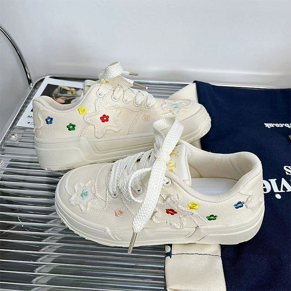 Canvas shoes